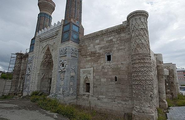 Медресе Гёк - исламское учебное заведение 13 века, построенное Калояннисом из Коньи